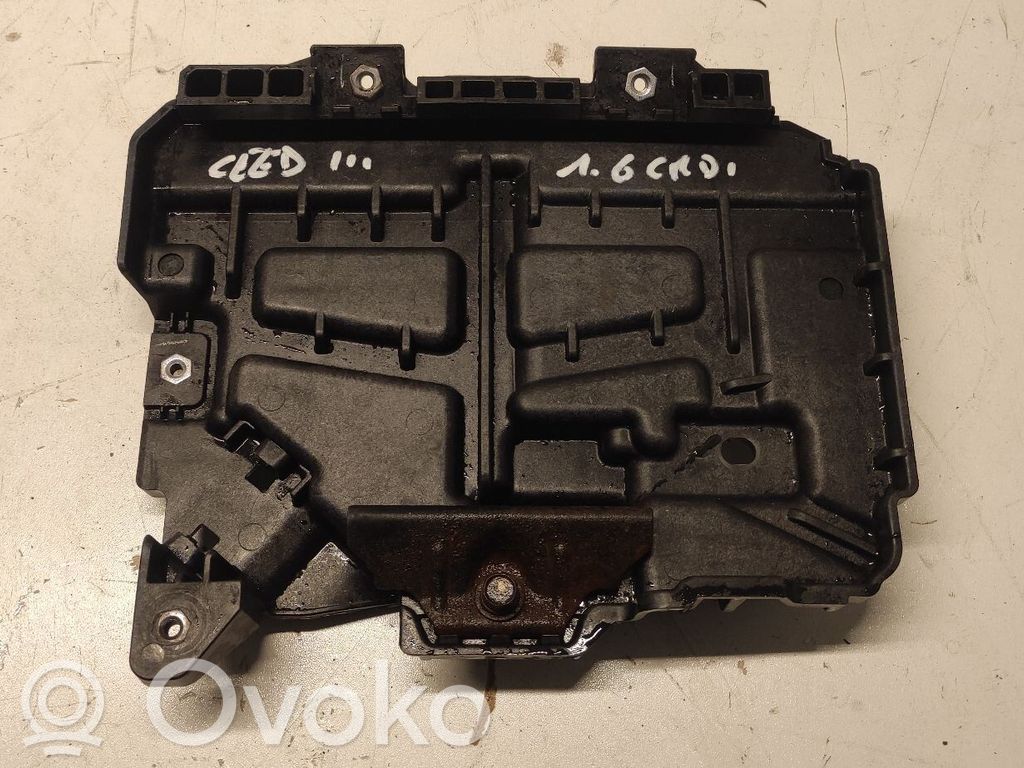 KIA Ceed Akkulaatikon alusta 