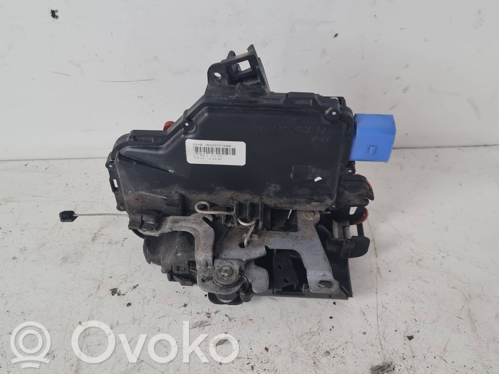 Skoda Fabia Mk2 (5J) Zamek drzwi przednich 