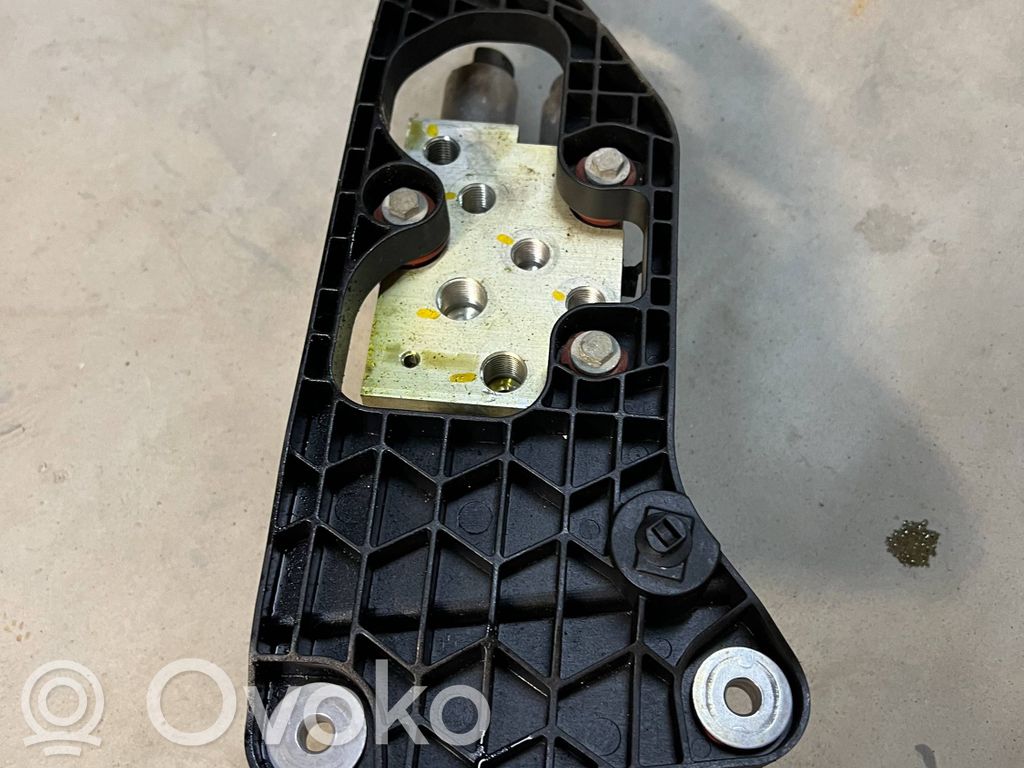 BMW X5 E70 Active stabilizer control/valve assembly 