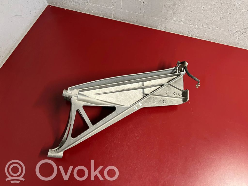 BMW i3 Engine mounting bracket 