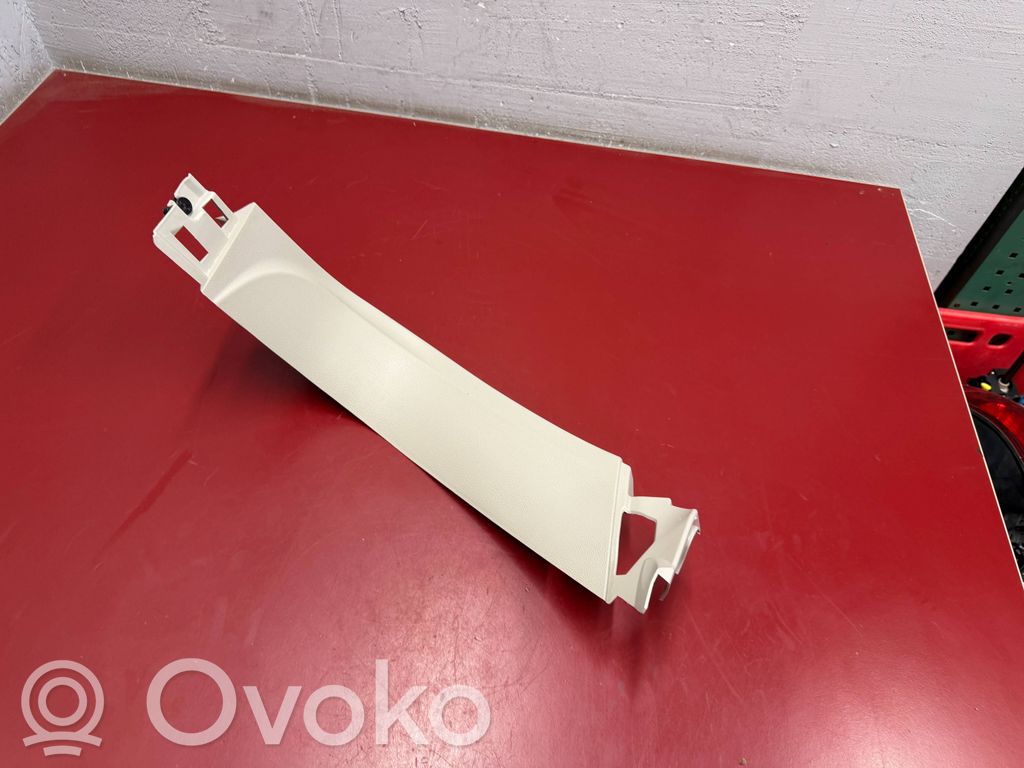 Chrysler Pacifica Tailgate/trunk side cover trim 