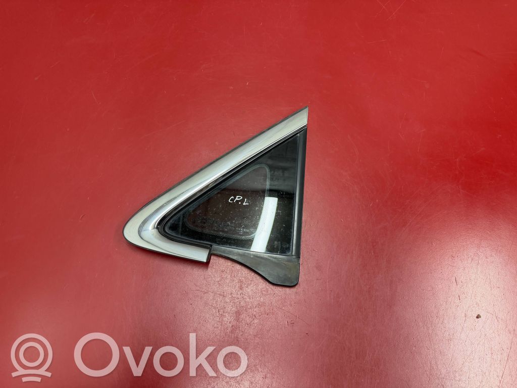 Chrysler Pacifica Front triangle window/glass 