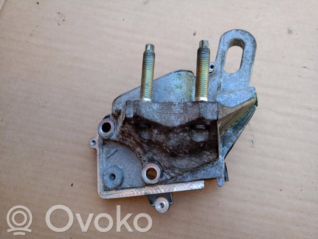 Volvo V50 Engine mounting bracket 
