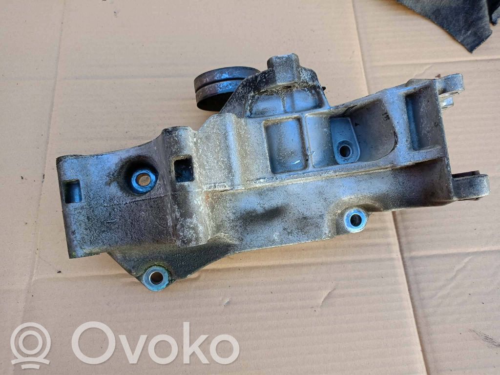 Volkswagen Golf V Generator/alternator bracket 