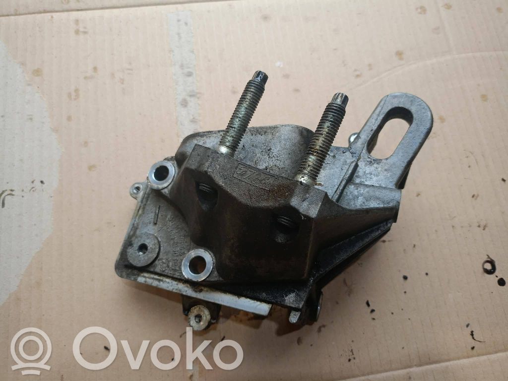 Engine mounting bracket   1N1G6F001AB