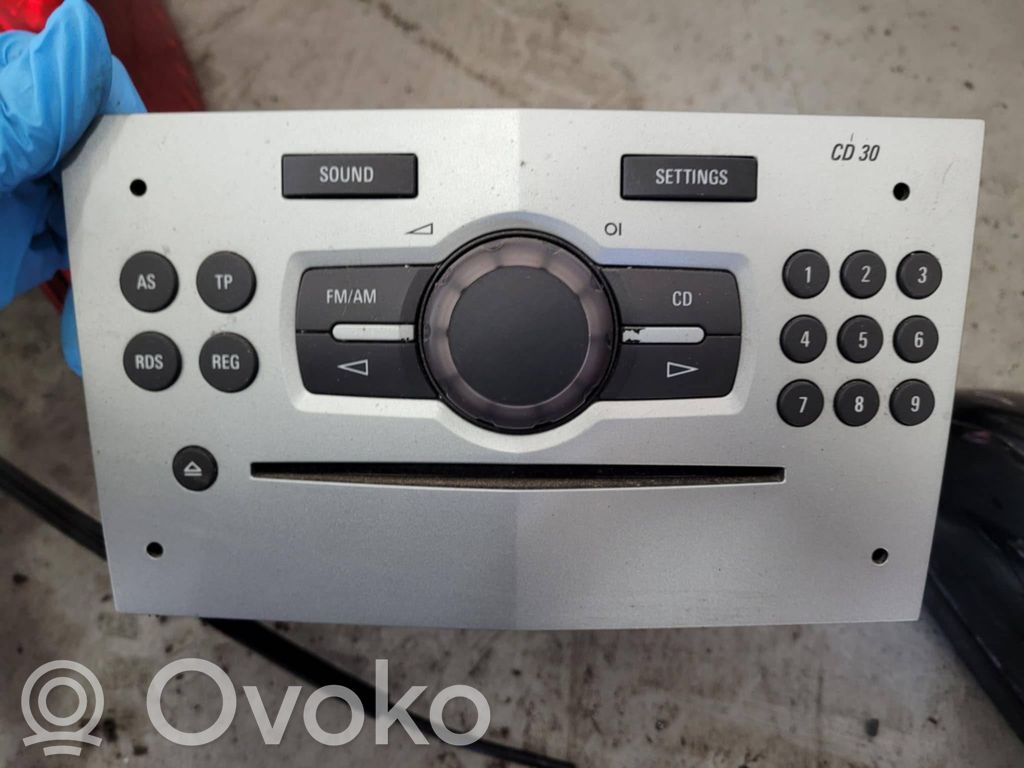 Opel Corsa D Panel / Radioodtwarzacz CD/DVD/GPS 