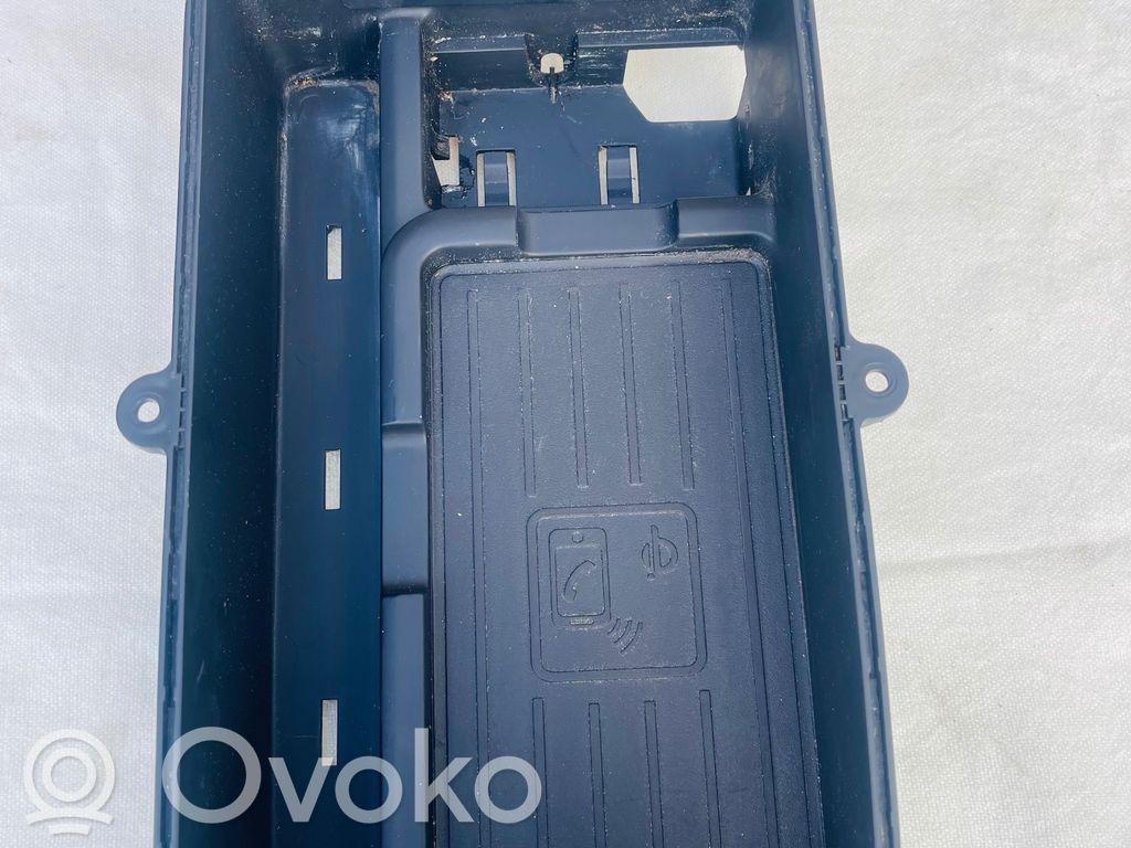 Audi S5 F5 Belaidžio įkrovimo modulis 