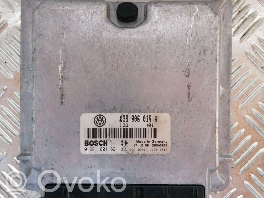 Volkswagen PASSAT B5 Engine control unit/module 