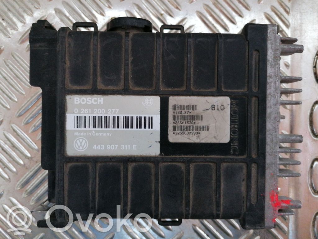 Volkswagen Golf III Engine control unit/module 