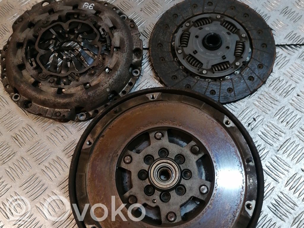 Sankabos komplektas   059141031J
