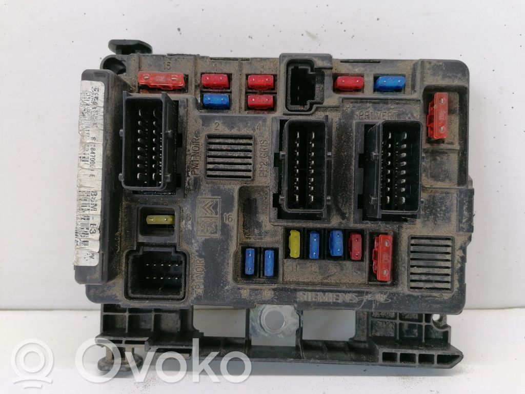 Citroen C3 Ramka / Moduł bezpieczników 