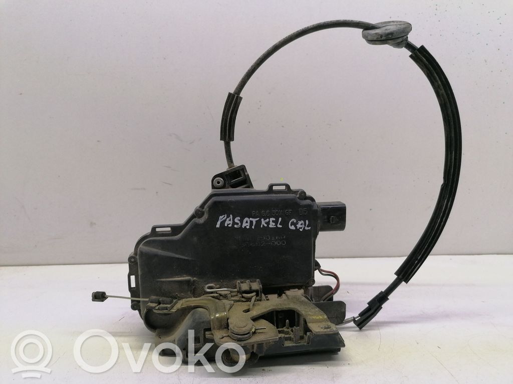Volkswagen PASSAT B5 Rear door lock 