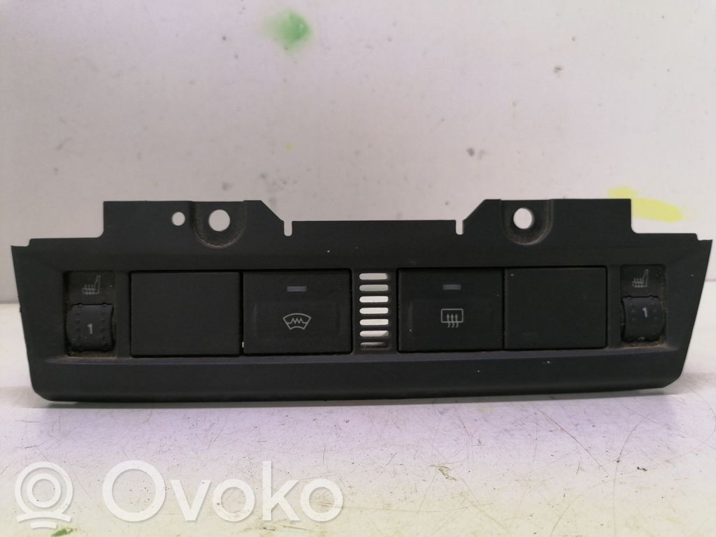 Ford Focus Stiklo šildymo elektra jungtukas 