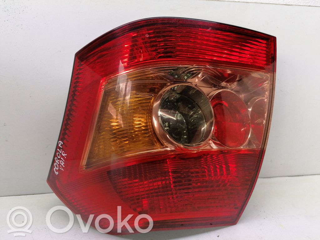 Toyota Corolla E120 E130 Aizmugurējais lukturis virsbūvē 