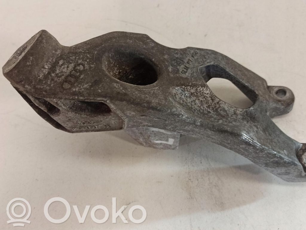 Audi A4 S4 B5 8D Engine mounting bracket 