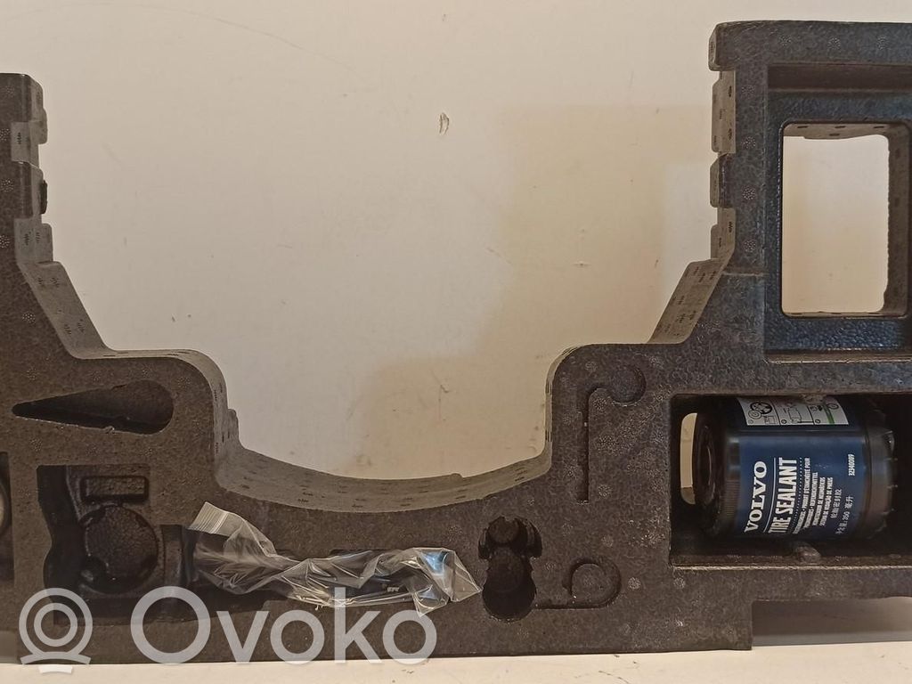 Volvo XC40 Spare wheel bolt 