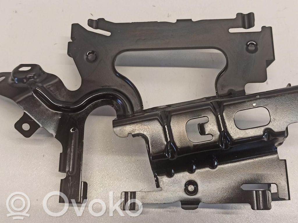 Volvo XC40 Halterung Kühler 