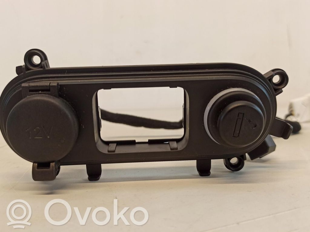 Enchufe de 12V (delantero)   91870