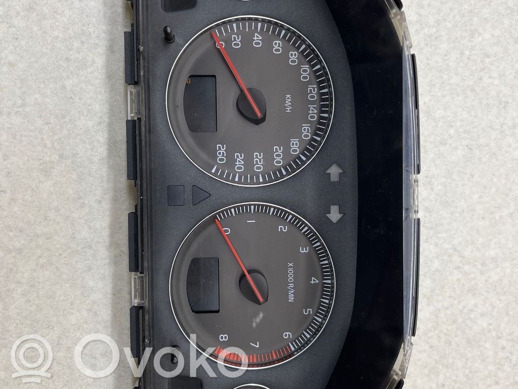 Volvo XC70 Speedometer (instrument cluster) 