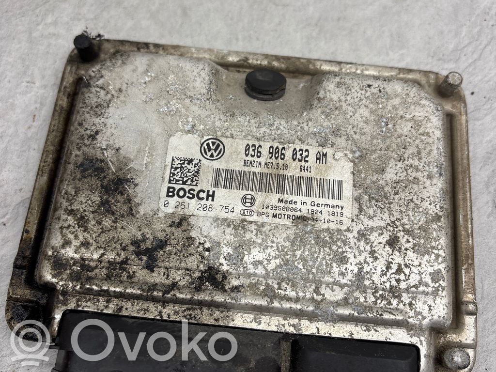 Volkswagen Golf V Engine control unit/module 
