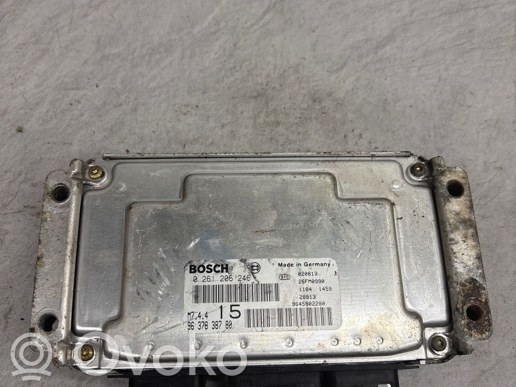 Volkswagen PASSAT B5.5 Engine control unit/module 