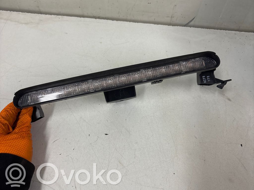 Volvo XC70 Third/center stoplight 