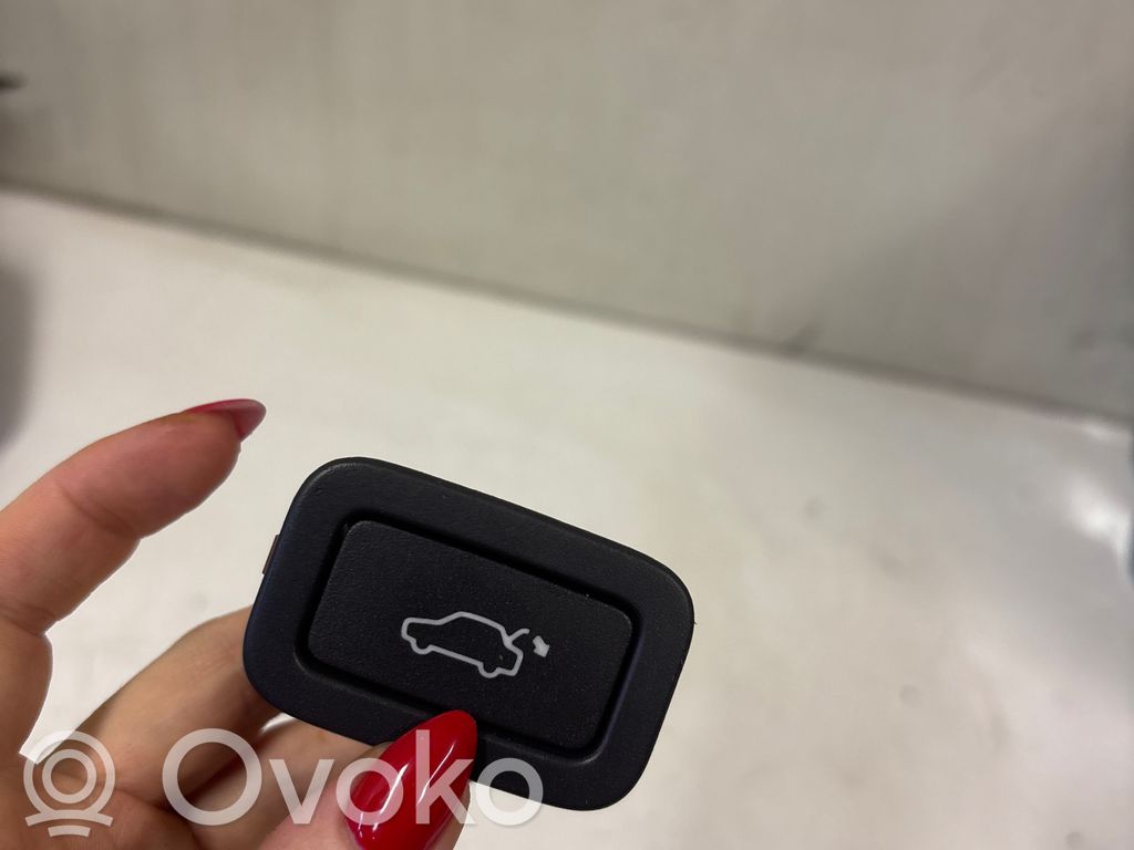 Volvo XC70 Interruptor para abrir la puerta trasera 
