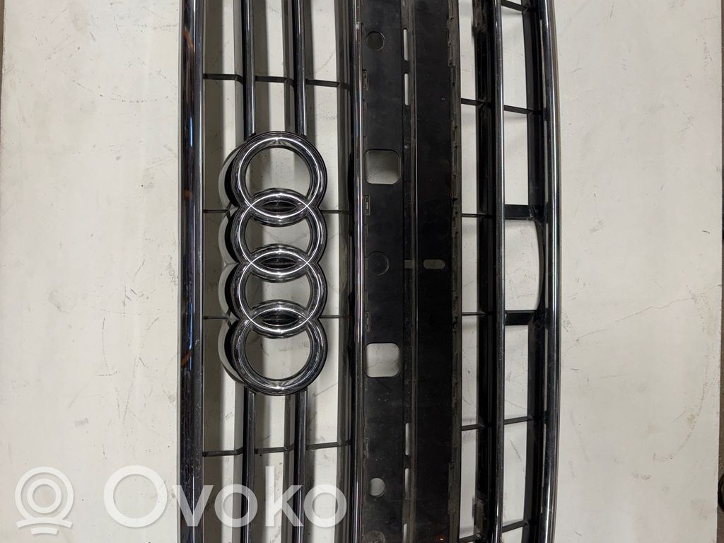 Audi A8 S8 D5 Etupuskurin ylempi jäähdytinsäleikkö 