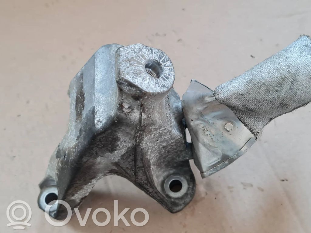 Audi Q7 4M Engine mounting bracket 