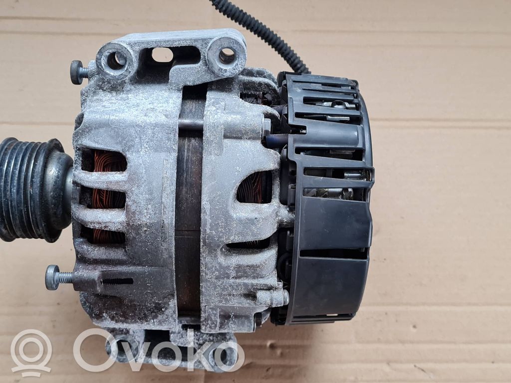 Audi A4 S4 B9 8W Generatorius 