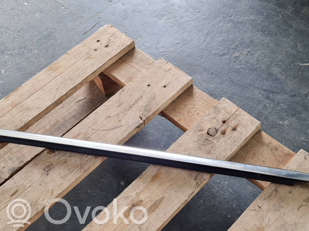 Audi A4 S4 B9 Takaoven lasin muotolista 