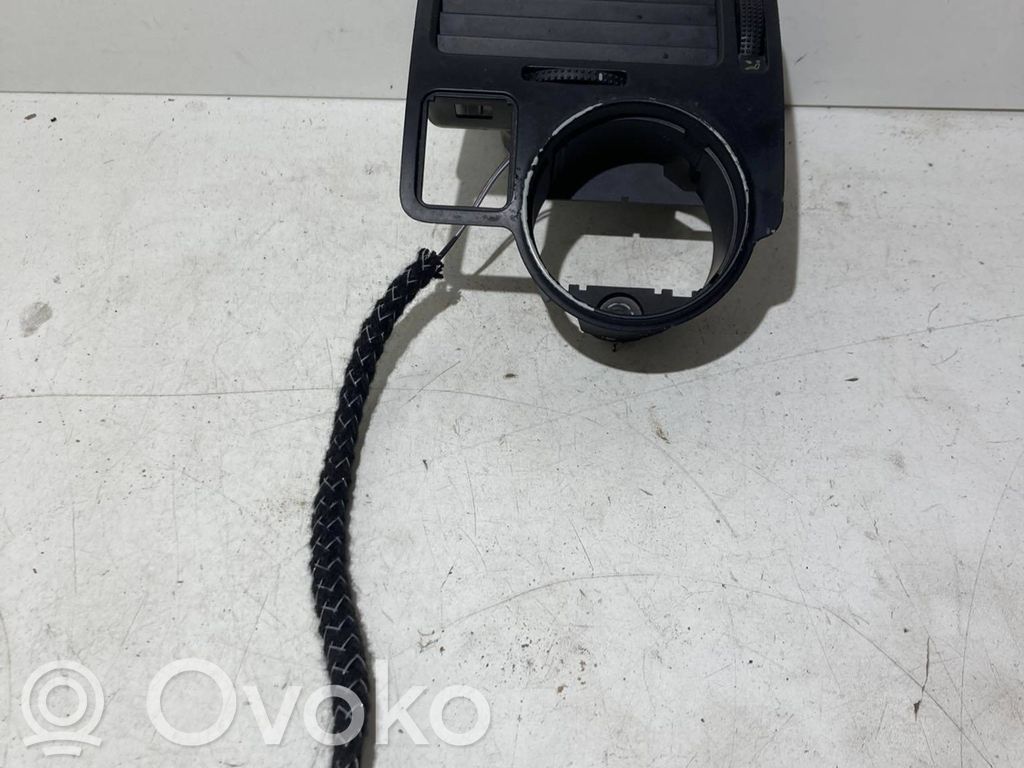Volkswagen Golf IV Centrālais gaisa ventilācijas režģis 
