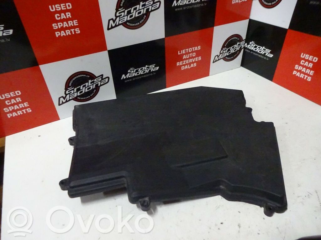 BMW 7 E65 E66 Muu moottoritilan osa 