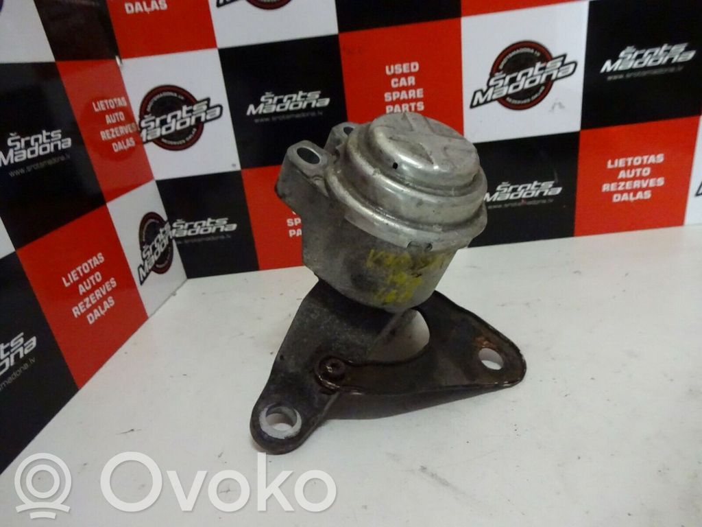 Volvo V70 Engine mount bracket 