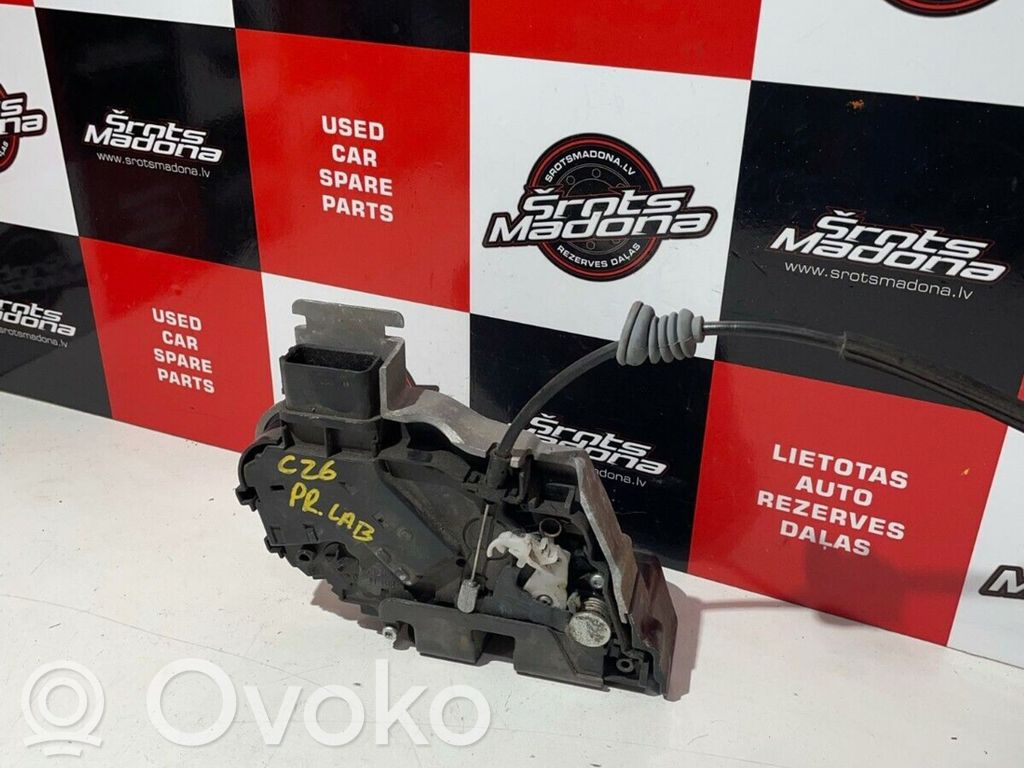 Volvo S40 Priekšpusē slēdzene 