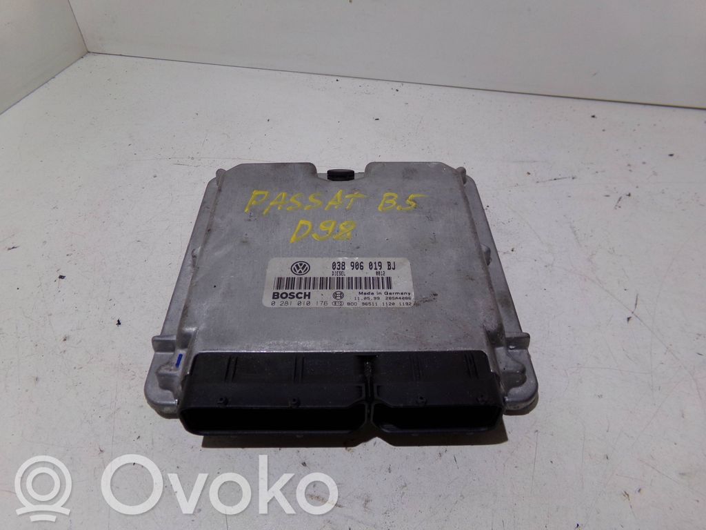 Volkswagen PASSAT B5 Engine control unit/module 