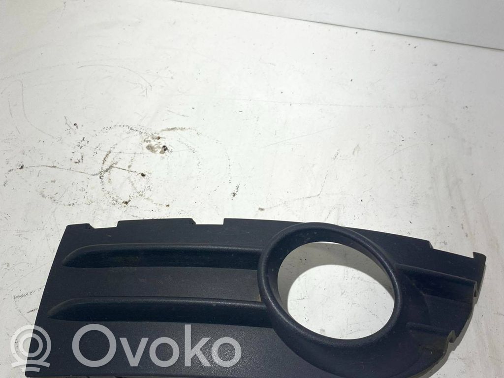 Volvo C30 Etupuskurin alempi jäähdytinsäleikkö 