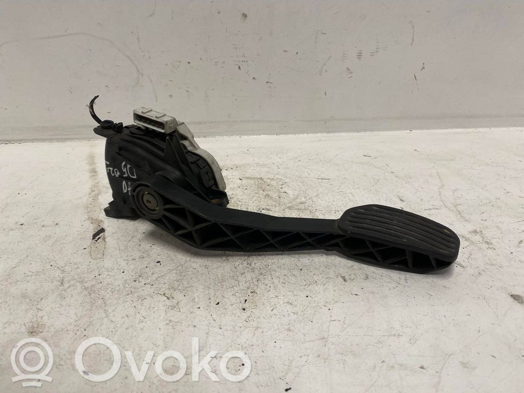 Volvo V70 Accelerator throttle pedal 