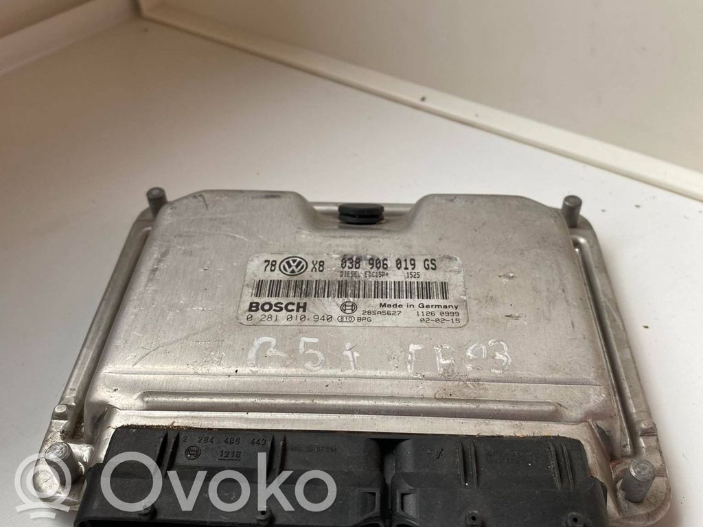 Volkswagen PASSAT B5.5 Engine control unit/module 