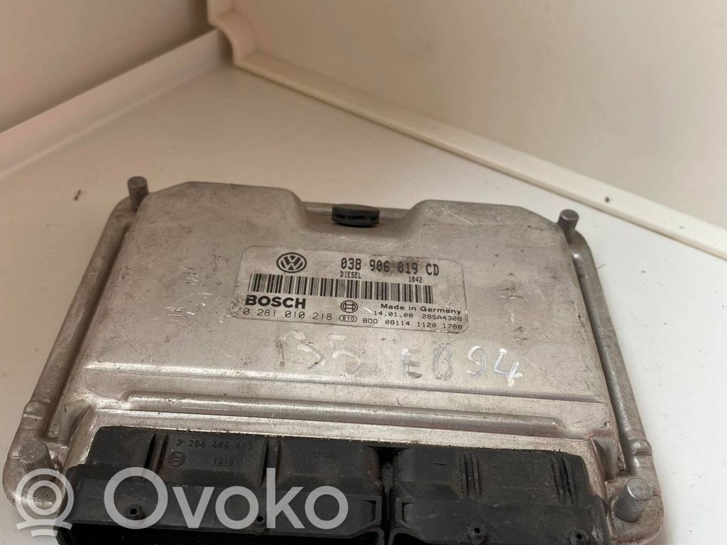 Volkswagen PASSAT B5 Variklio valdymo blokas 