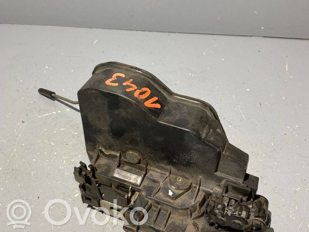 BMW 5 E60 E61 Priekšpusē slēdzene 