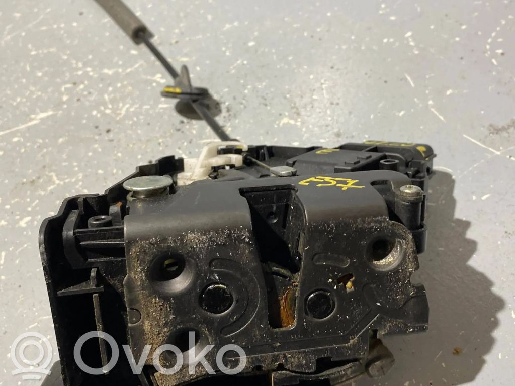 Volvo XC60 Priekšpusē slēdzene 