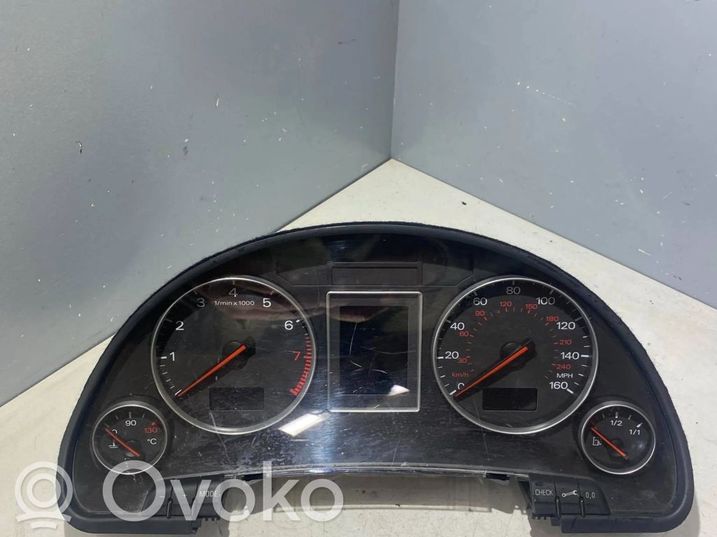 Audi A4 S4 B6 8E 8H Licznik / Prędkościomierz 