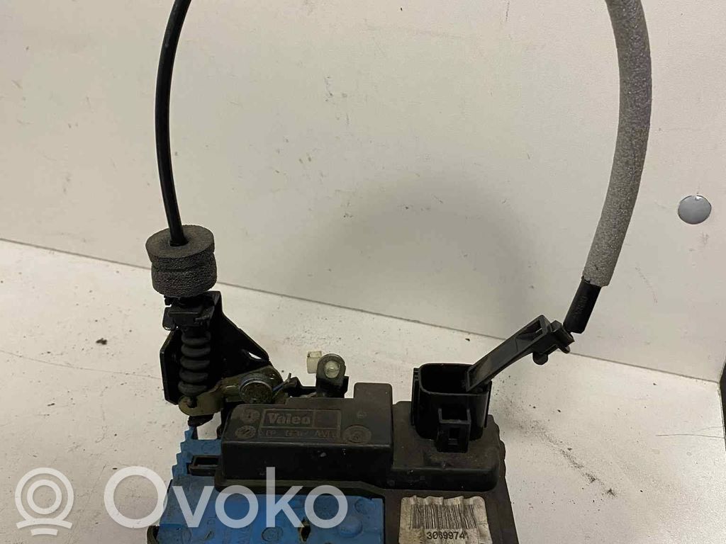 Volvo V70 Priekšpusē slēdzene 