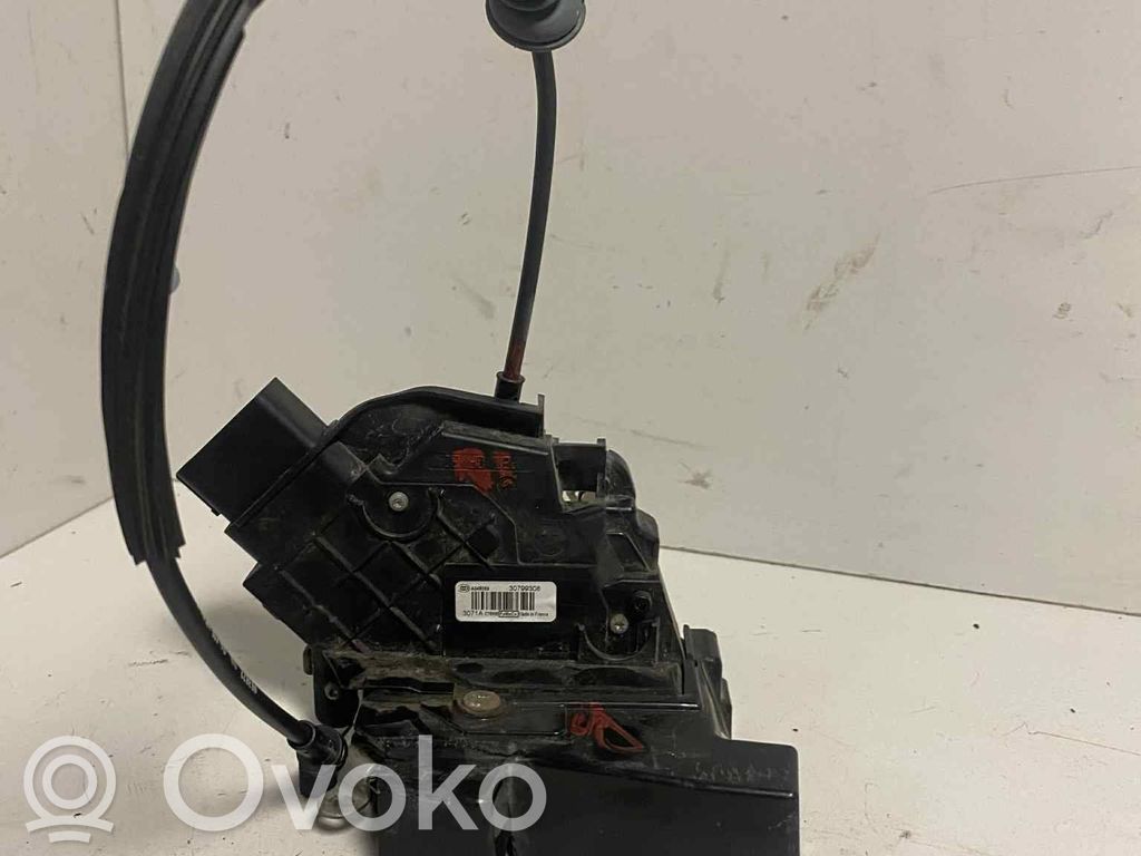 Volvo V50 Priekšpusē slēdzene 