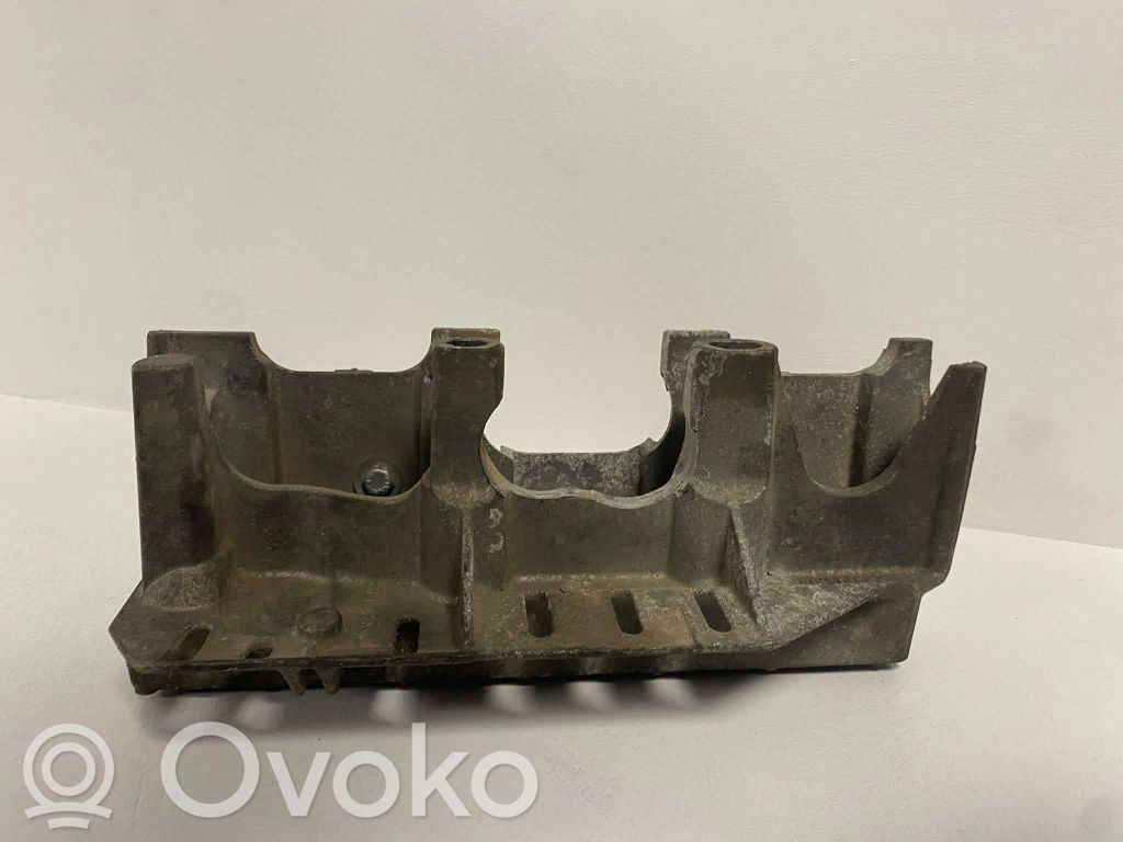 Engine mounting bracket   7700110112