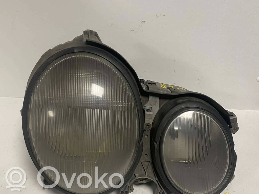 Mercedes-Benz E W210 Lampa przednia 