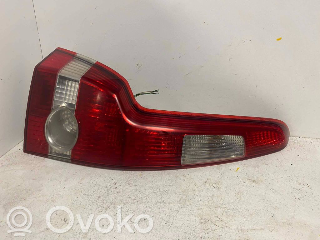 Volvo V50 Aizmugurējais lukturis virsbūvē 