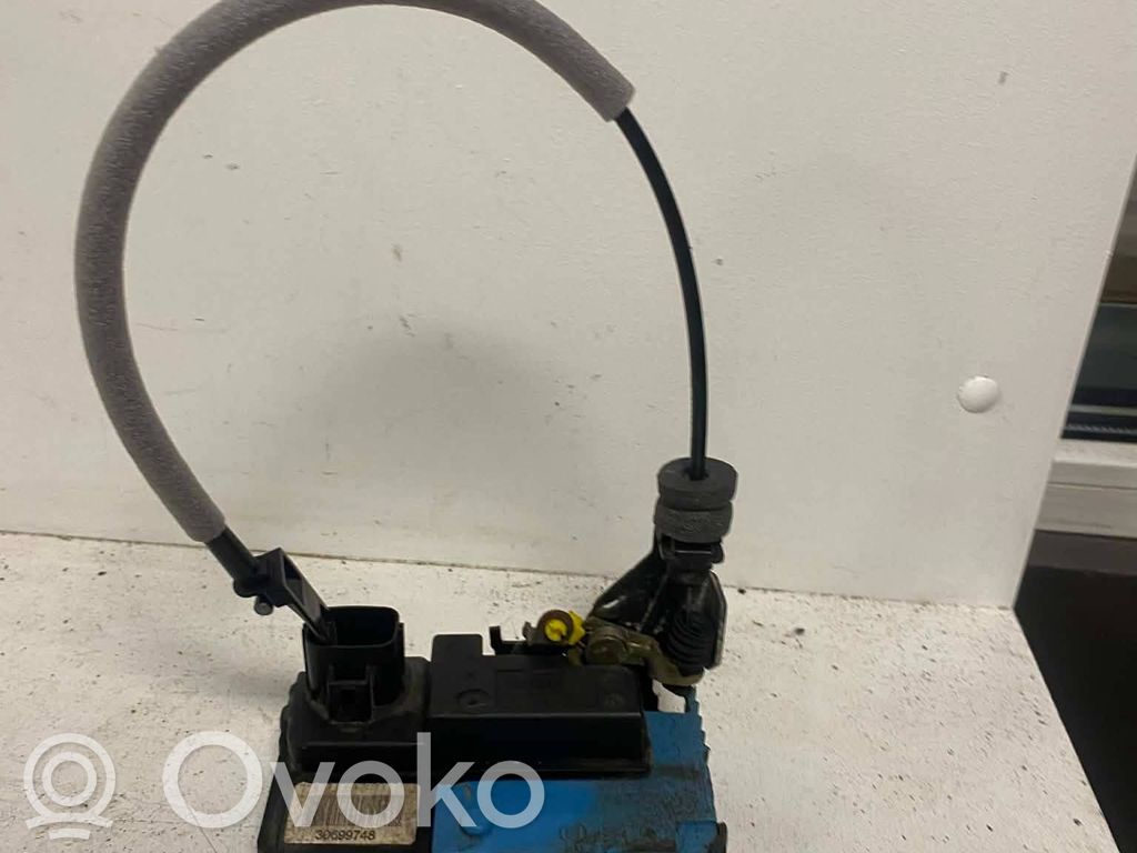 Volvo V70 Front door lock 