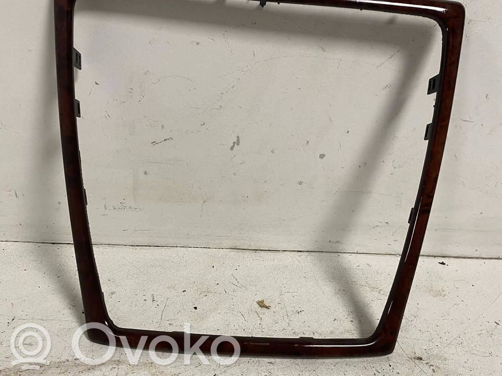 Volvo XC70 Panelės apdailos skydas (centrinis) 